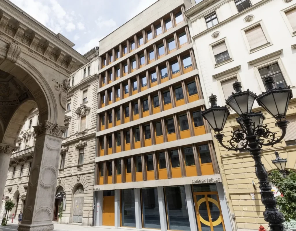 Operaház Simándy épület teraszburkolat tűzvédelmi E-BRS sínrendszer