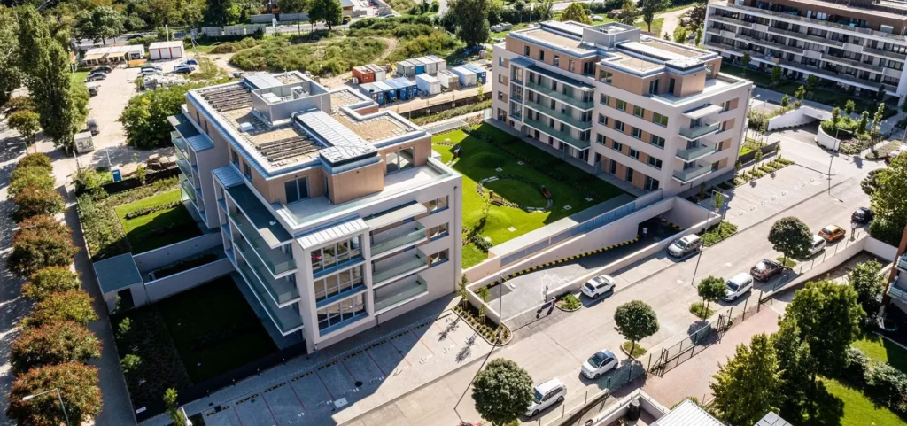 Sasad Resort penthouse tetőterasz burkolat PB talprendszer