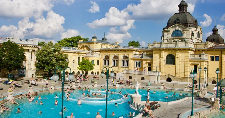 Széchenyi Gyógyfürdő napozóterasz burkolat-alátámasztás