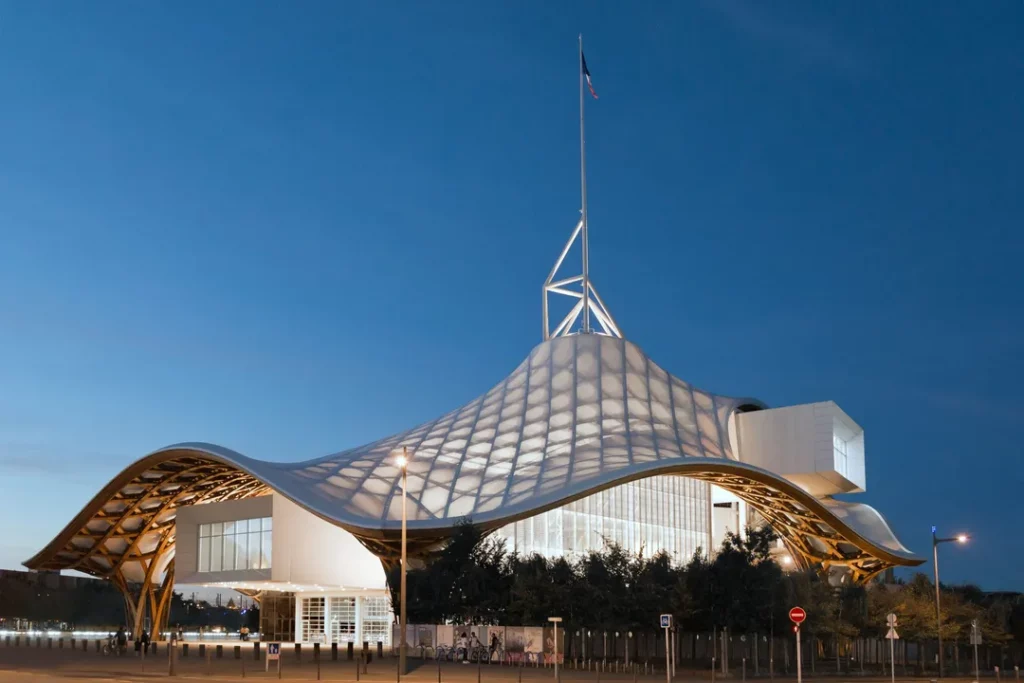 Centre Pompidou-Metz múzeum kültéri éttermi kerámia teraszburkolat