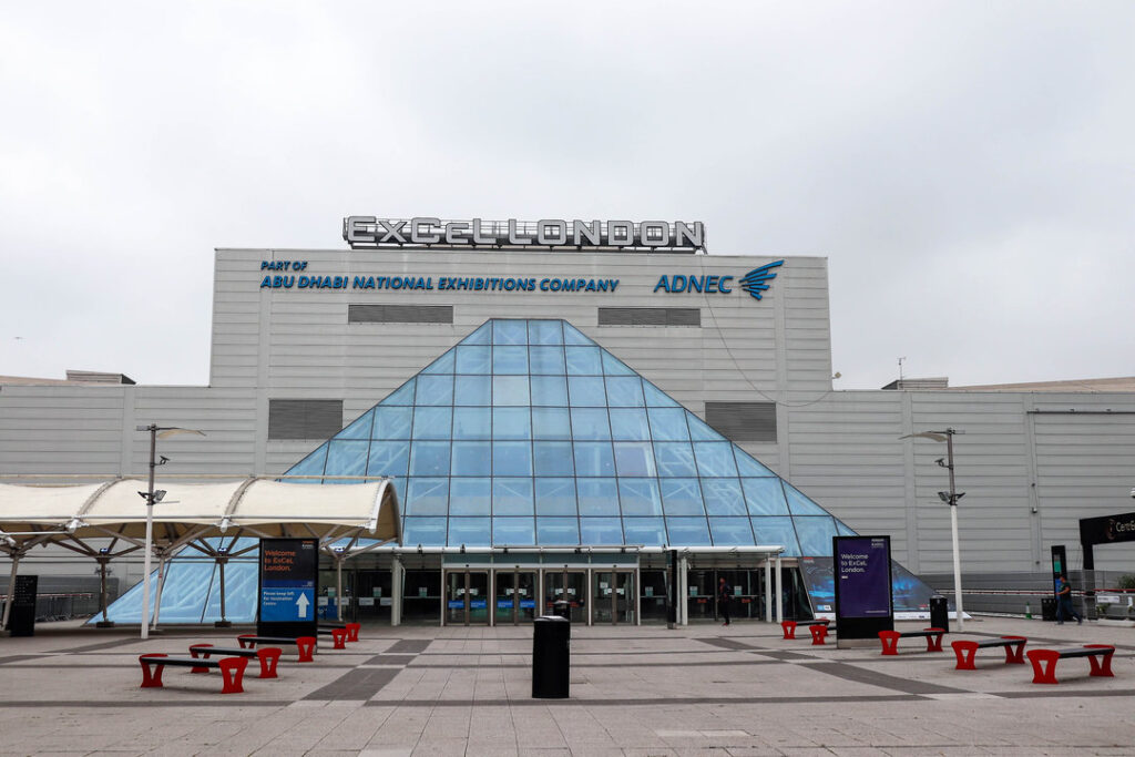 ExCeL London kiállítási központ kültéri kerámia teraszburkolat
