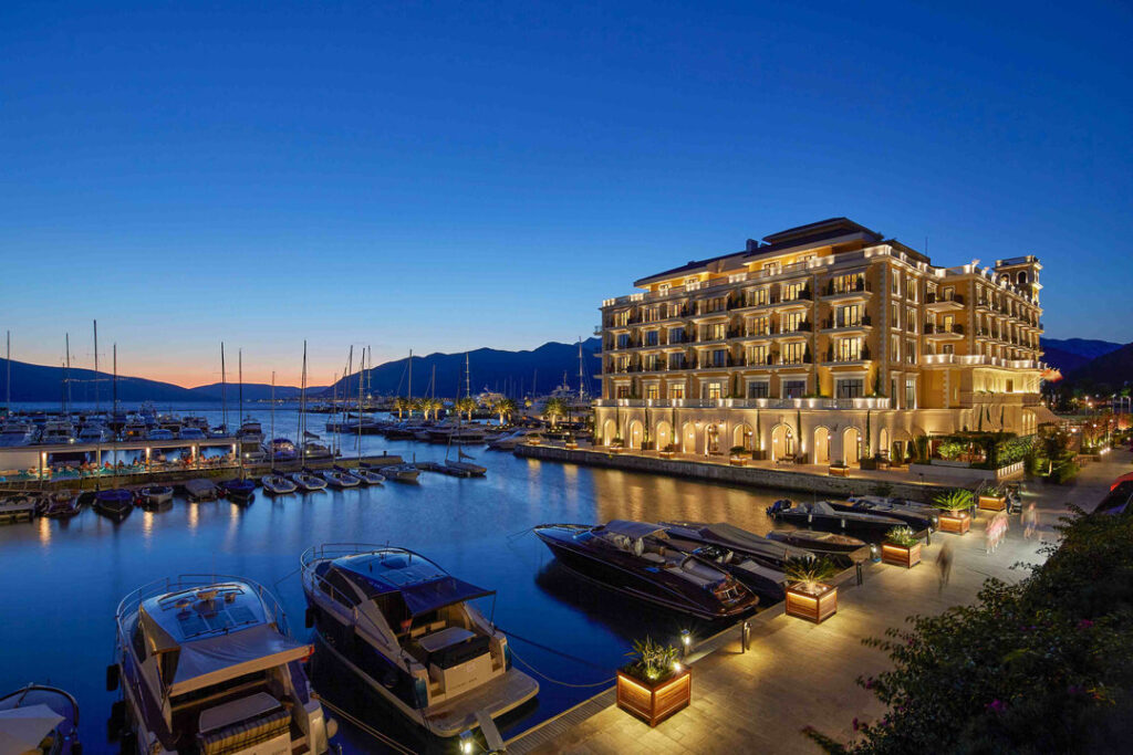 Regent Porto Montenegro Tivat luxusszálloda kültéri kerámia burkolat