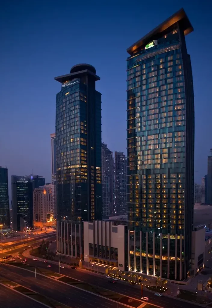 JW Marriott Marquis City Center Doha luxusszálloda fa teraszburkolat