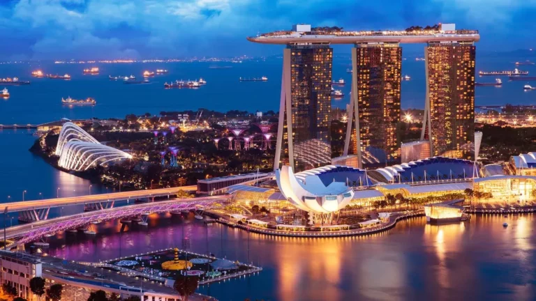 Marina Bay Sands hotel Szingapúr ikonikus SkyPark tetőterasz faburkolat